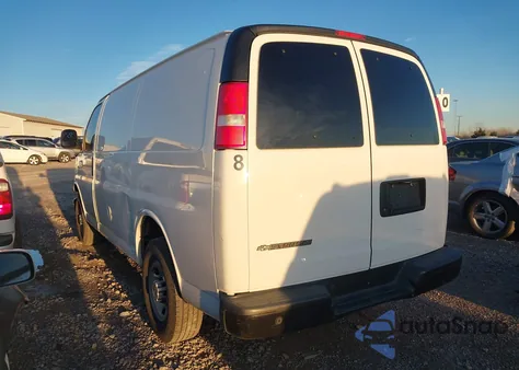2019 Chevrolet Express 2500 Work Van z USA, uszkodzony, nr VIN 1GCWGAFGXK1176860